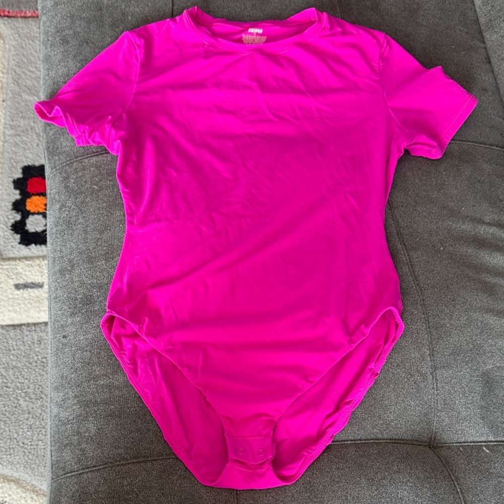 SKIMS pink fits everybody Bodysuit medium